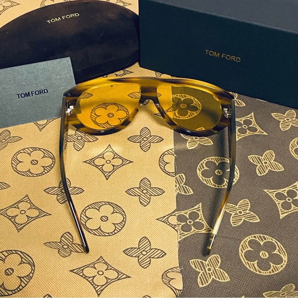 Tom Sunglasses with Yellow
Lenses - Picture 5 of 8